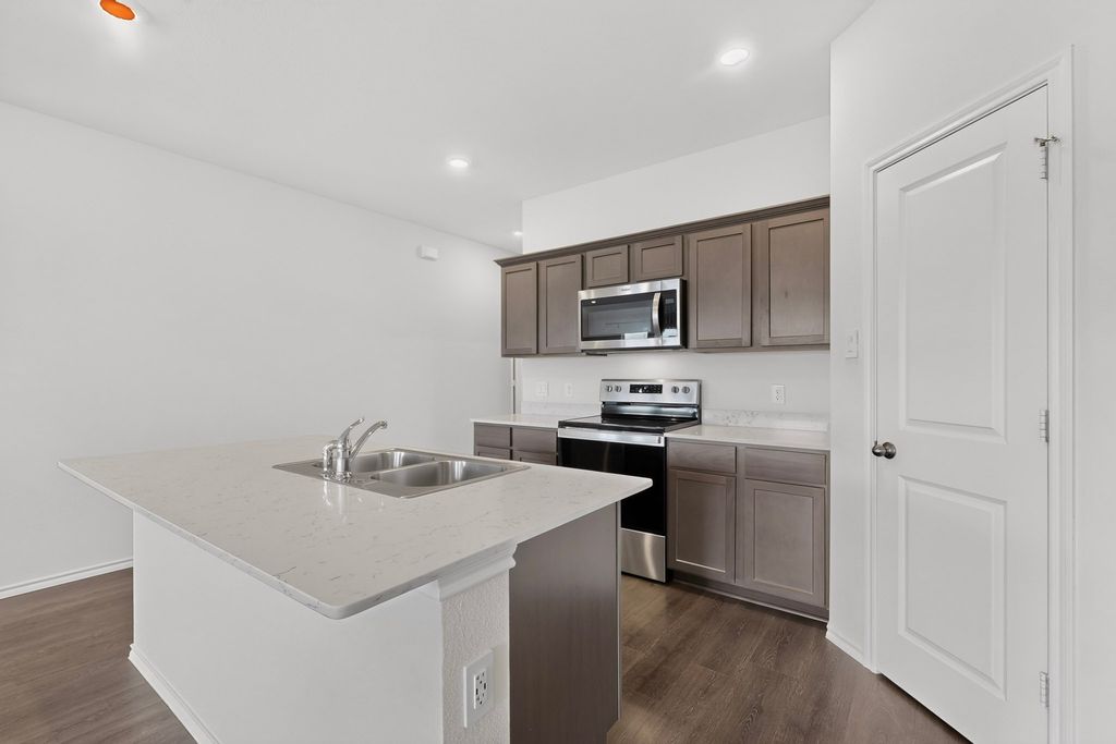 816 Glover Drive, Aubrey, TX 76227