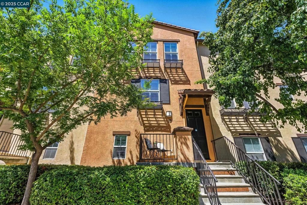 13 Oak Treat Ct, Walnut Creek, CA 94597