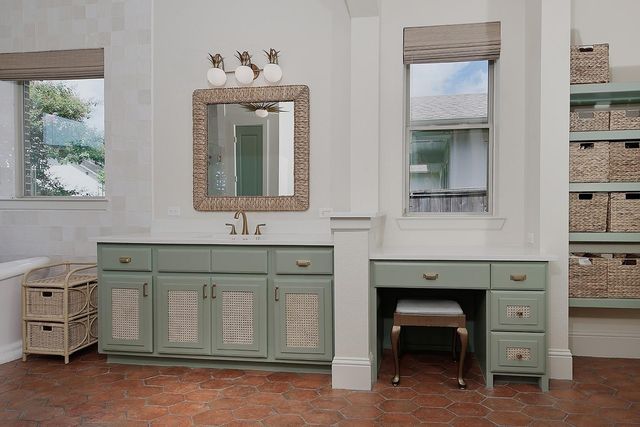 66 W Sawyer Ridge Drive, The Woodlands, TX 77389