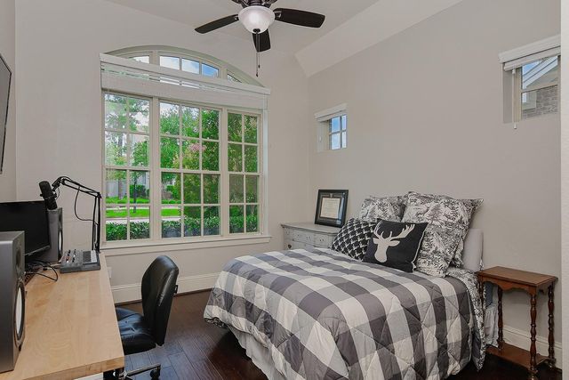 66 W Sawyer Ridge Drive, The Woodlands, TX 77389