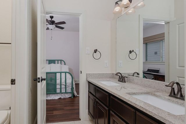 66 W Sawyer Ridge Drive, The Woodlands, TX 77389