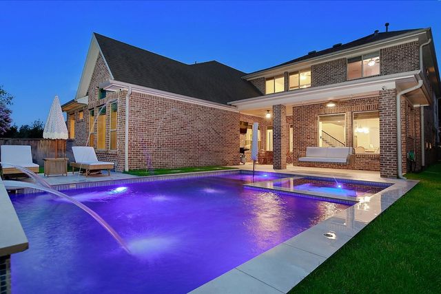 66 W Sawyer Ridge Drive, The Woodlands, TX 77389