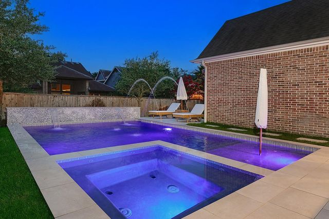 66 W Sawyer Ridge Drive, The Woodlands, TX 77389