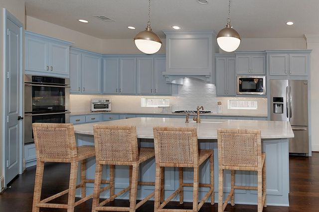 66 W Sawyer Ridge Drive, The Woodlands, TX 77389