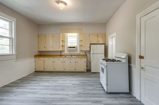 322 W 12th St Apt 3, Columbia, TN 38401