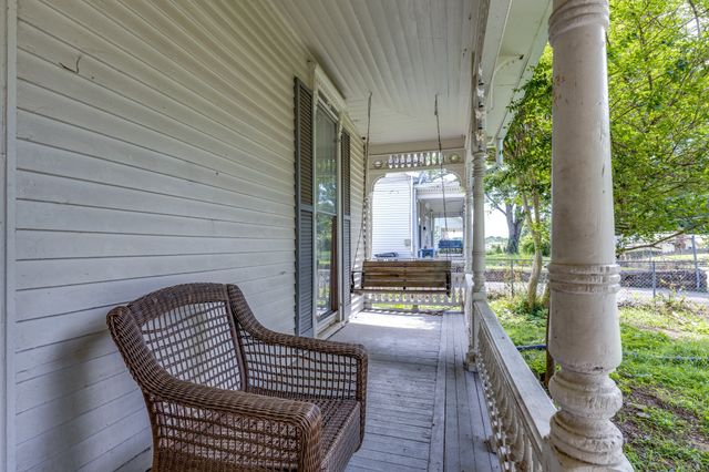 322 W 12th St Apt 3, Columbia, TN 38401