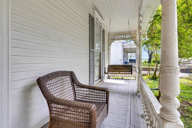 322 W 12th St Apt 3, Columbia, TN 38401