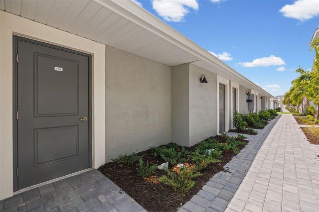 19015 SCALLOP LOOP 104, Lakewood Ranch, FL 34211