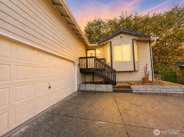 17425 Highland View Drive, Arlington, WA 98223