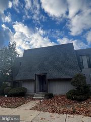 25 S CHURCH RD, Maple Shade, NJ 08052