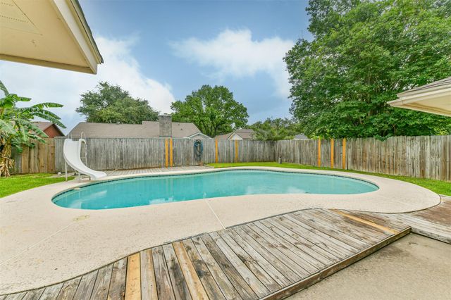 2230 E Clare Street, Deer Park, TX 77536