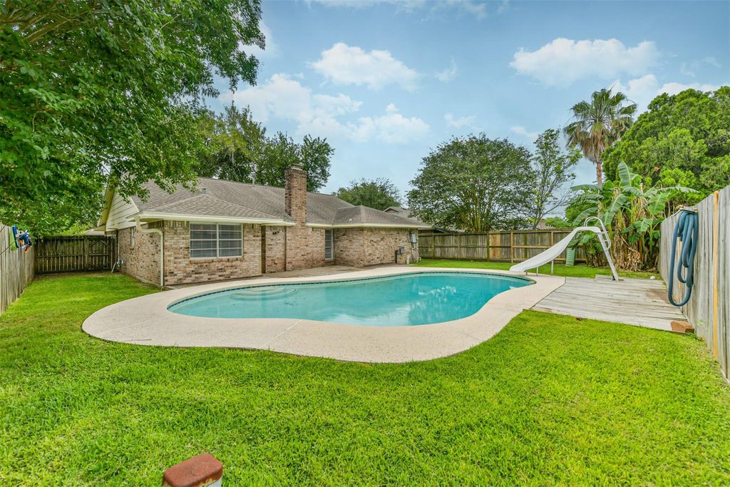 2230 E Clare Street, Deer Park, TX 77536