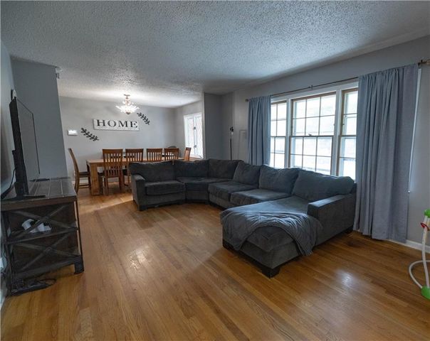 3604 S Cottage Street, Independence, MO 64055