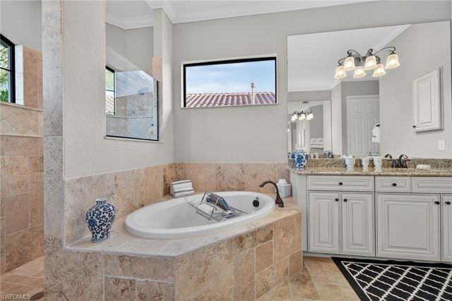 9915 Corso Bello DR, Naples, FL 34113