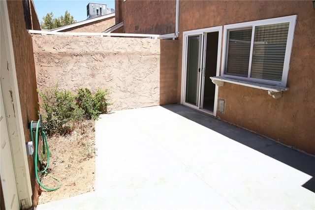 2829 W Avenue J4, Lancaster, CA 93536