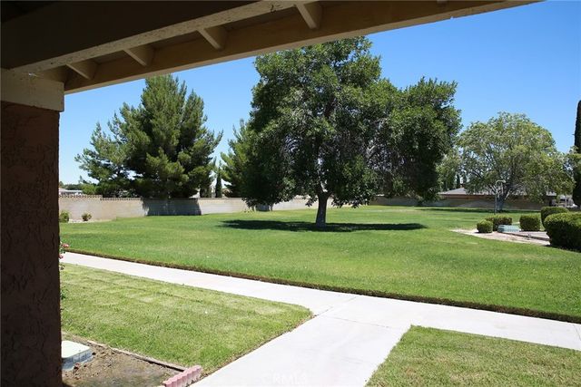 2829 W Avenue J4, Lancaster, CA 93536