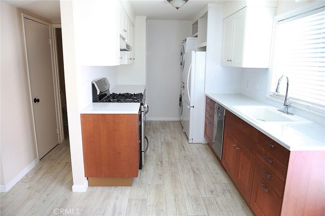 2829 W Avenue J4, Lancaster, CA 93536