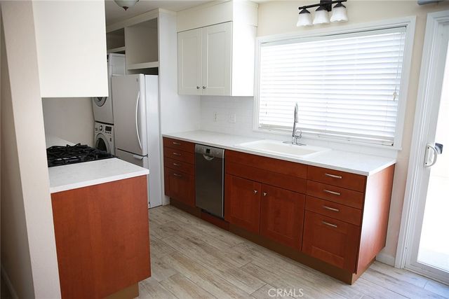 2829 W Avenue J4, Lancaster, CA 93536