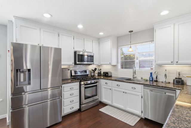 2588 Foxwood Ct, Oakdale, CA 95361