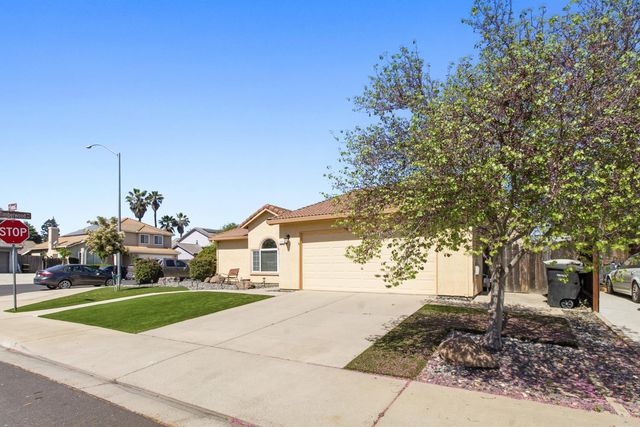 2588 Foxwood Ct, Oakdale, CA 95361