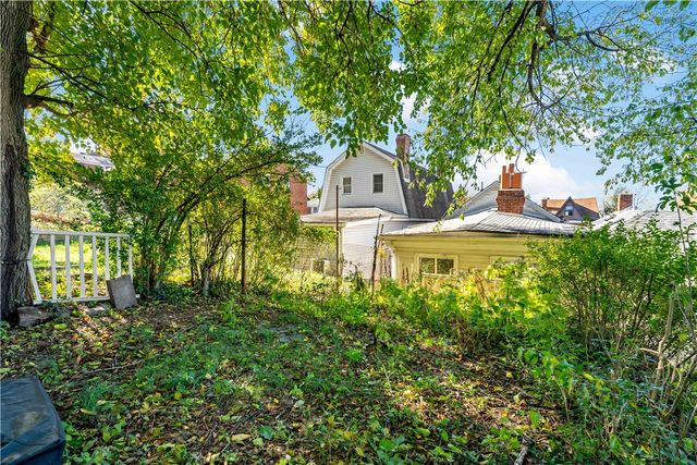 4315 Lydia St, Greenfield, PA 15207