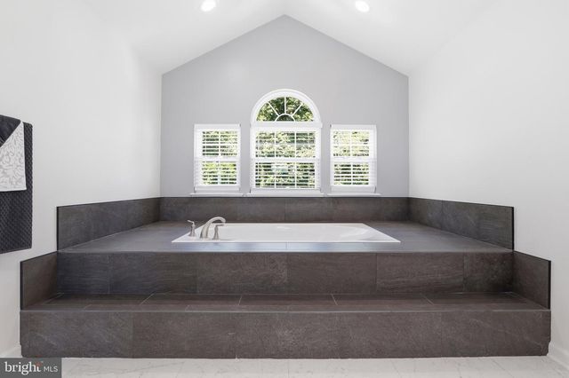6340 HUNTERS RIDGE LN, Stewartstown, PA 17363