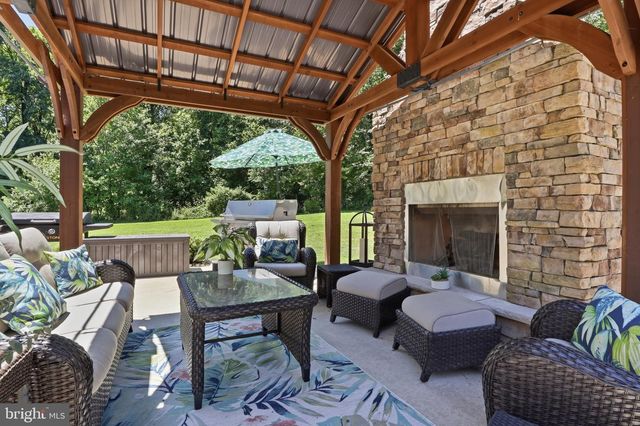 6340 HUNTERS RIDGE LN, Stewartstown, PA 17363