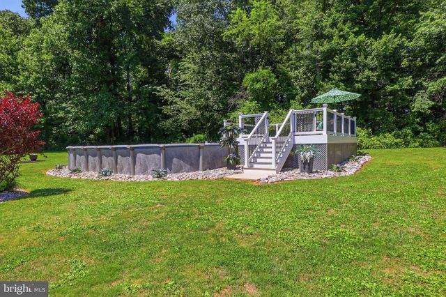 6340 HUNTERS RIDGE LN, Stewartstown, PA 17363