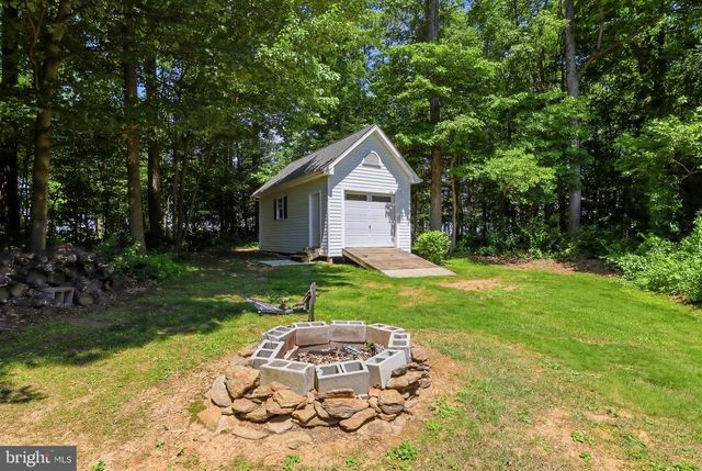 6340 HUNTERS RIDGE LN, Stewartstown, PA 17363