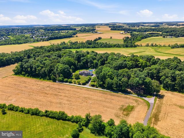 6340 HUNTERS RIDGE LN, Stewartstown, PA 17363