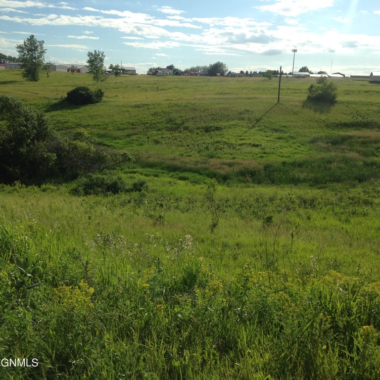 1811 8th Avenue NW, Jamestown, ND 58401