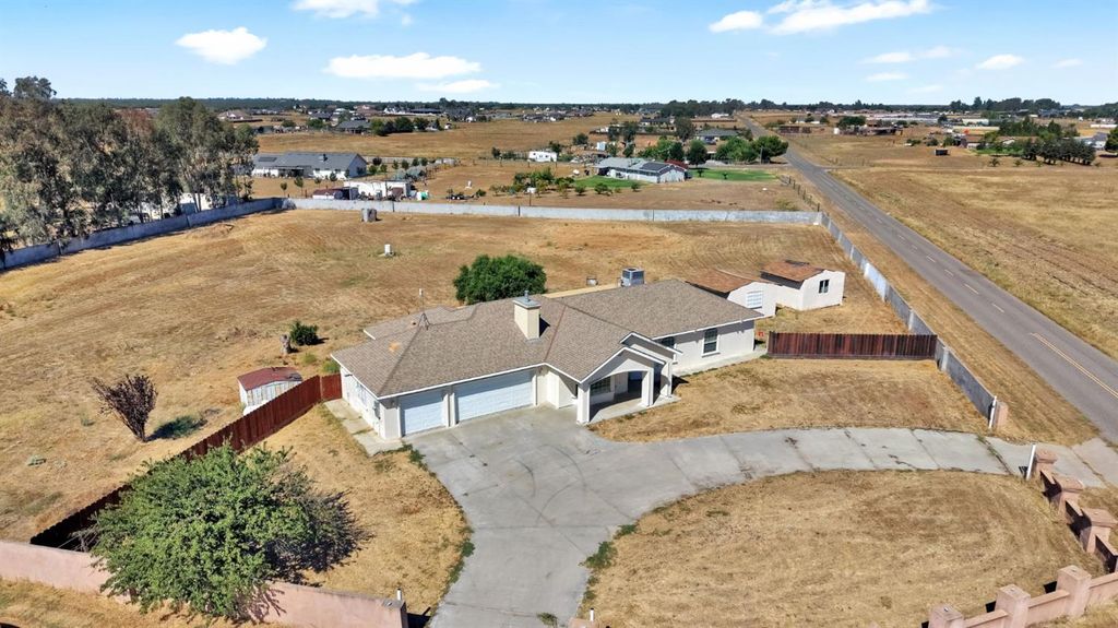 Image 1 of property listing at 21466 Forest Glen Road, Madera, CA 93638