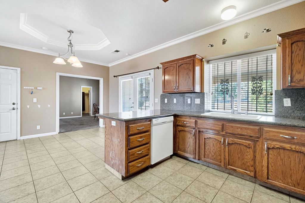 Image 11 of property listing at 21466 Forest Glen Road, Madera, CA 93638