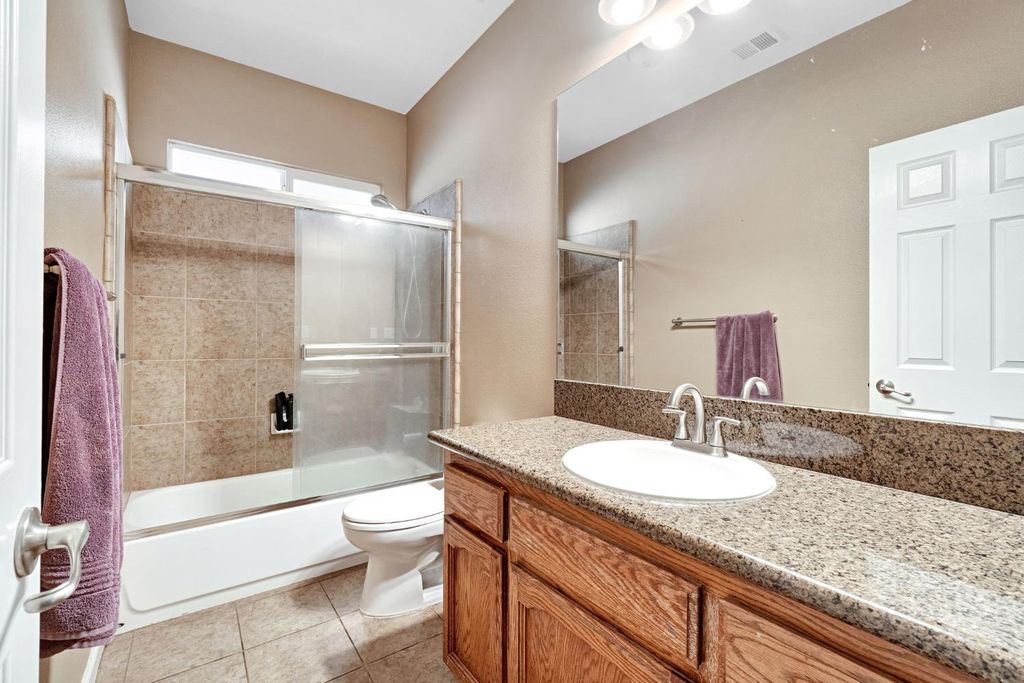 Image 15 of property listing at 21466 Forest Glen Road, Madera, CA 93638