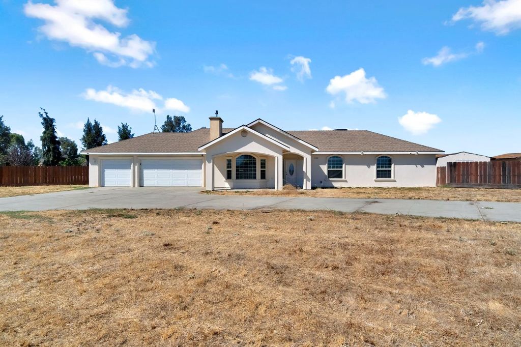 Image 2 of property listing at 21466 Forest Glen Road, Madera, CA 93638