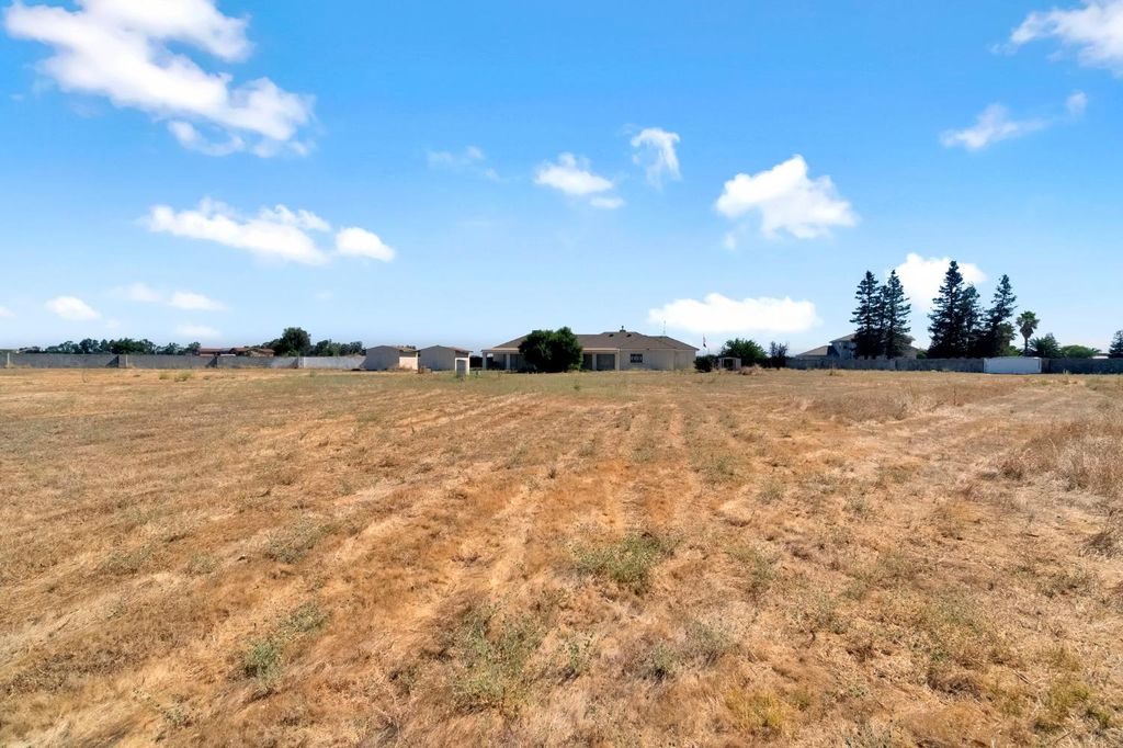 Image 24 of property listing at 21466 Forest Glen Road, Madera, CA 93638
