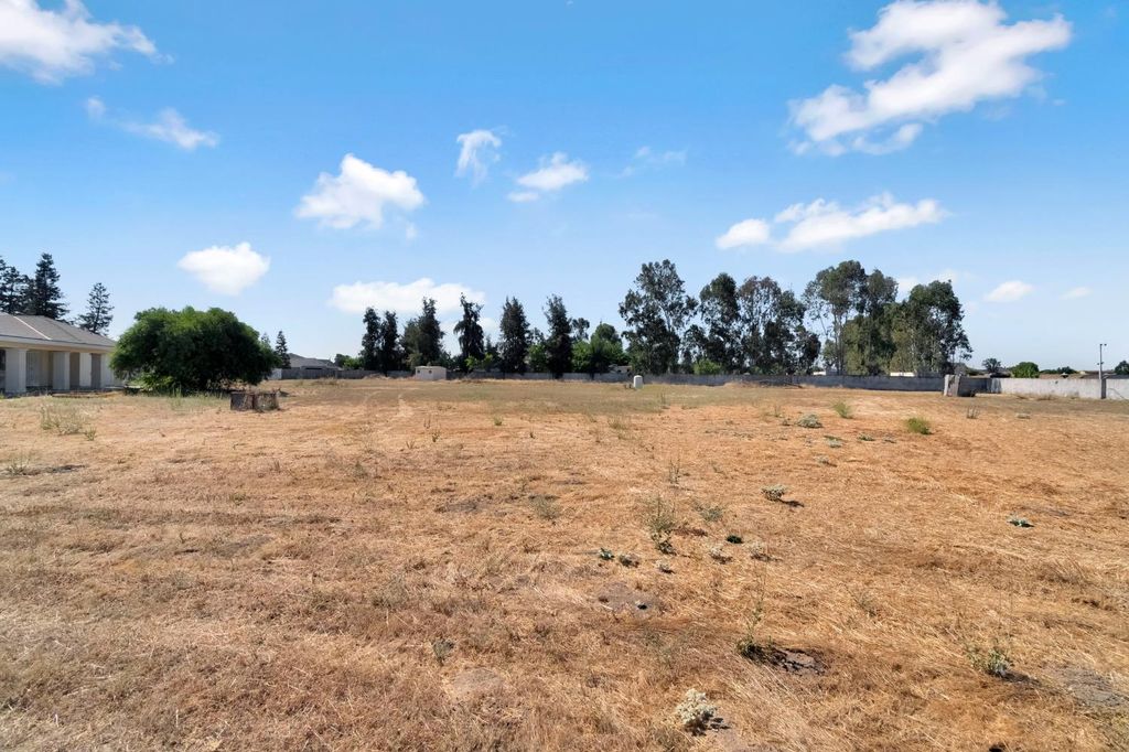 Image 25 of property listing at 21466 Forest Glen Road, Madera, CA 93638