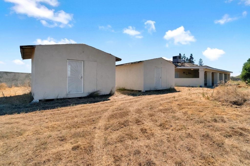 Image 26 of property listing at 21466 Forest Glen Road, Madera, CA 93638