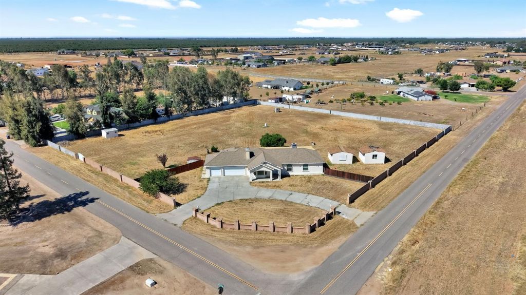 Image 27 of property listing at 21466 Forest Glen Road, Madera, CA 93638