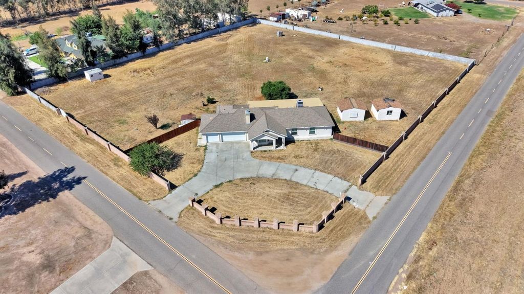 Image 28 of property listing at 21466 Forest Glen Road, Madera, CA 93638