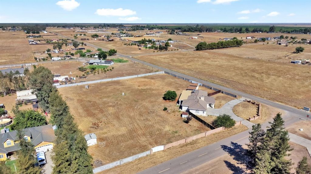 Image 29 of property listing at 21466 Forest Glen Road, Madera, CA 93638