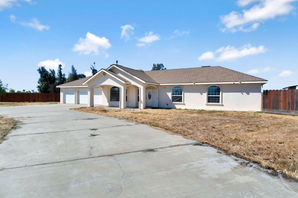 Image 3 of property listing at 21466 Forest Glen Road, Madera, CA 93638