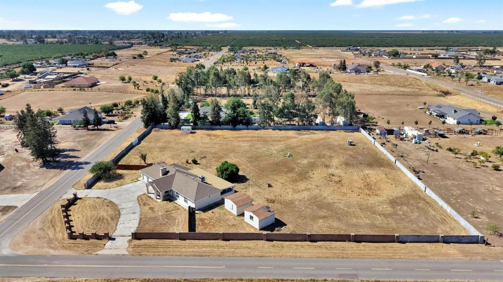 Image 30 of property listing at 21466 Forest Glen Road, Madera, CA 93638