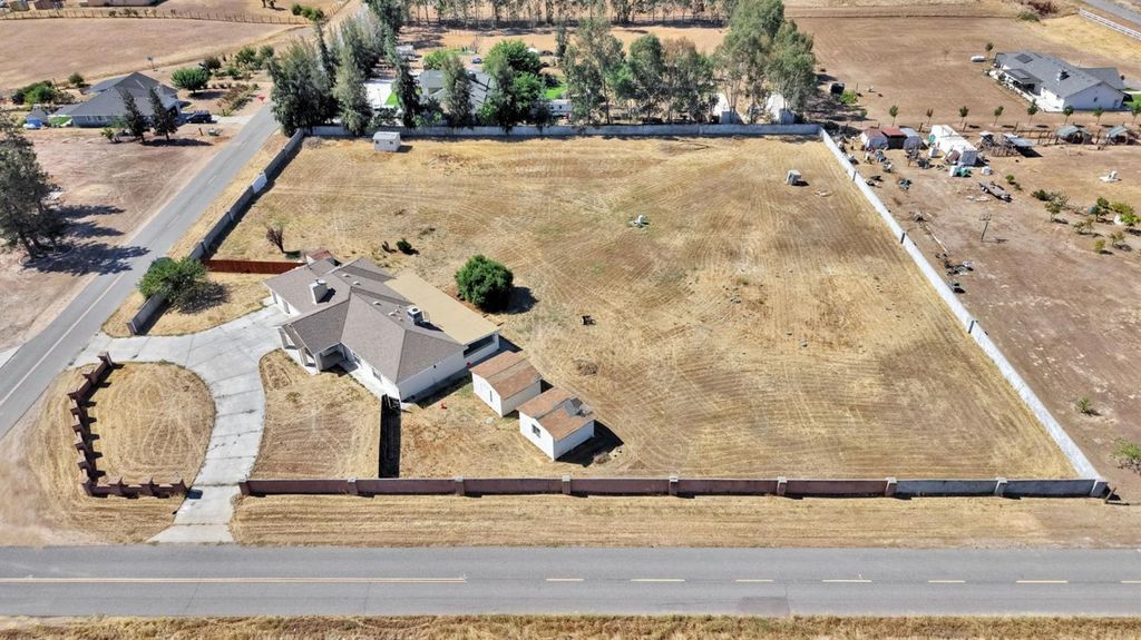 Image 31 of property listing at 21466 Forest Glen Road, Madera, CA 93638