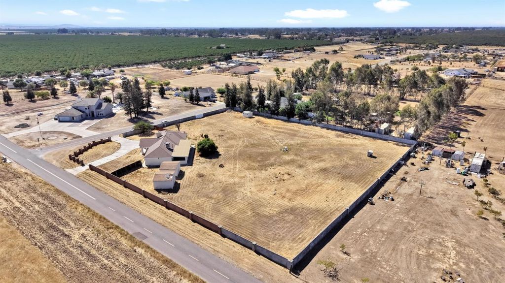 Image 32 of property listing at 21466 Forest Glen Road, Madera, CA 93638