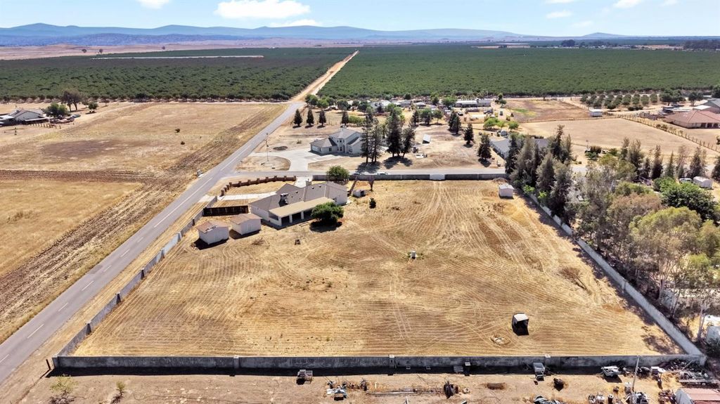 Image 33 of property listing at 21466 Forest Glen Road, Madera, CA 93638