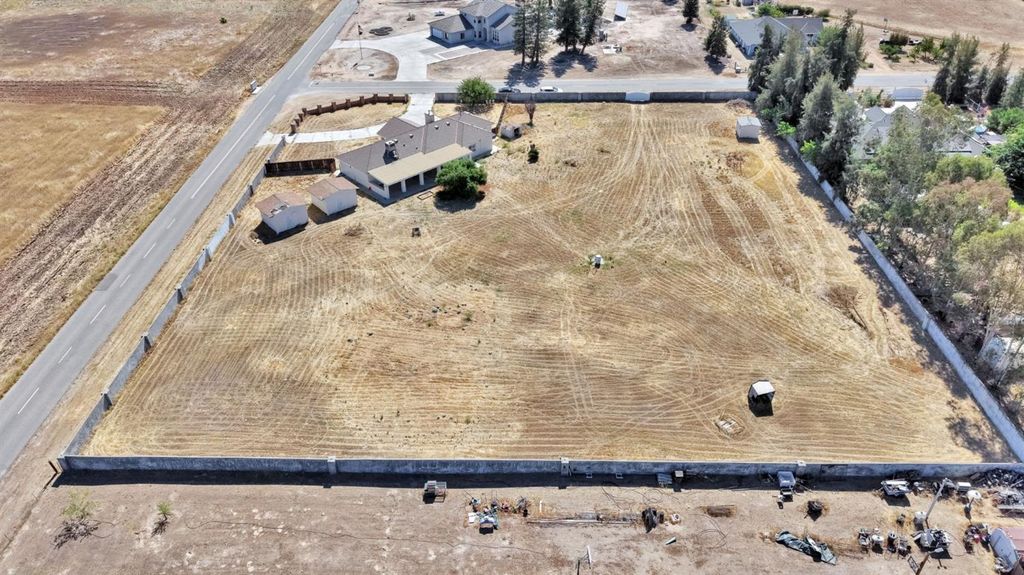 Image 34 of property listing at 21466 Forest Glen Road, Madera, CA 93638