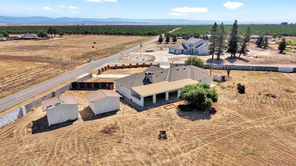 Image 35 of property listing at 21466 Forest Glen Road, Madera, CA 93638