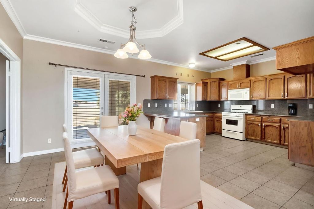 Image 8 of property listing at 21466 Forest Glen Road, Madera, CA 93638