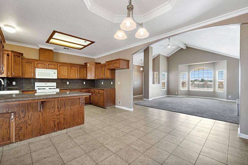Image 9 of property listing at 21466 Forest Glen Road, Madera, CA 93638